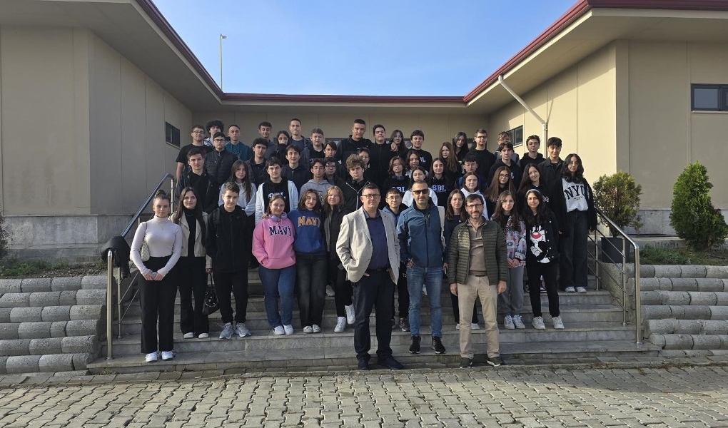 ÖĞRENCİLERDEN SÜLEYMANPAŞA SAHİPSİZ HAYVAN GEÇİCİ BAKIMEVİ’NE ZİYARET