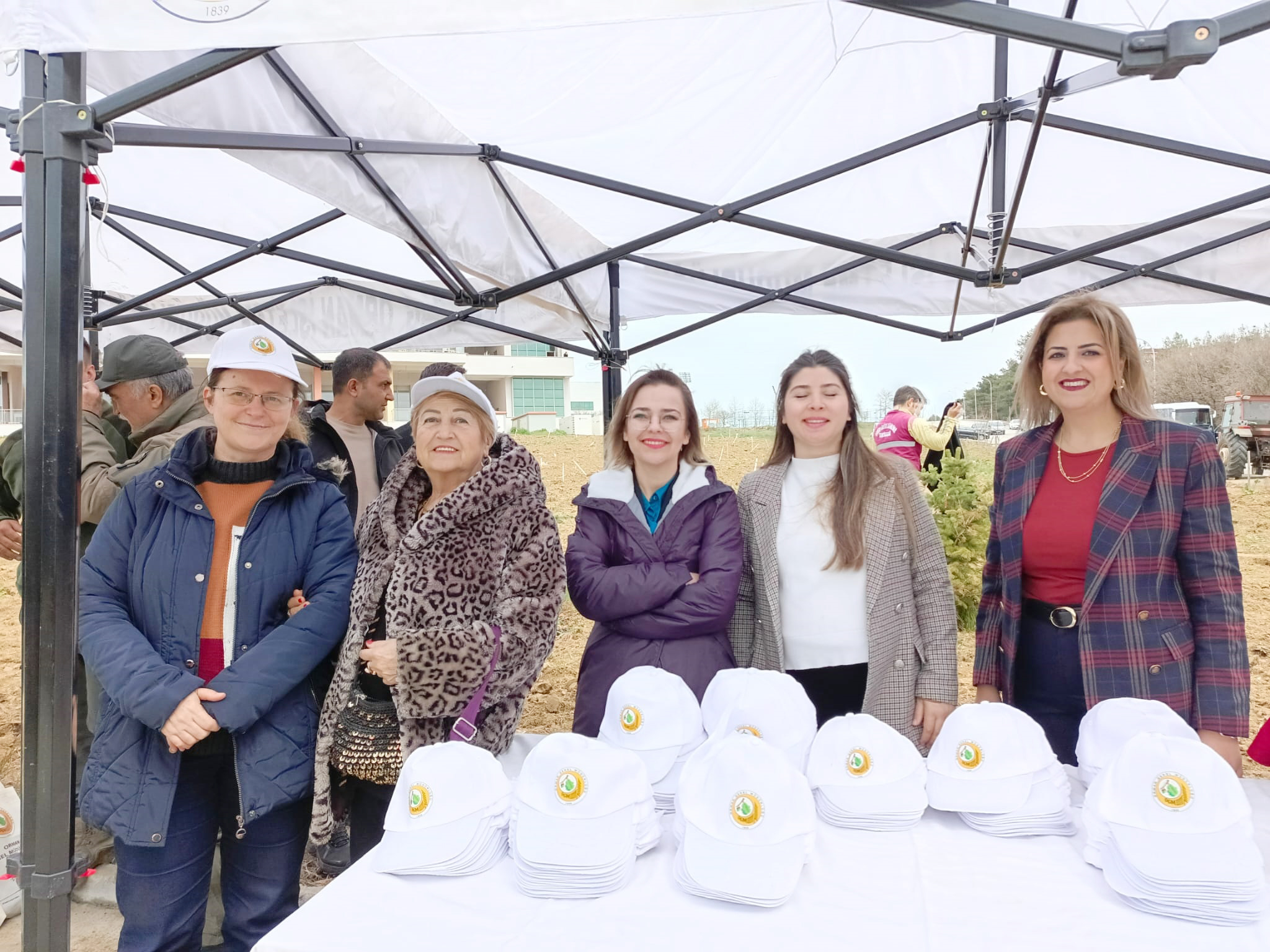 Fidanlar toprakla buluştu