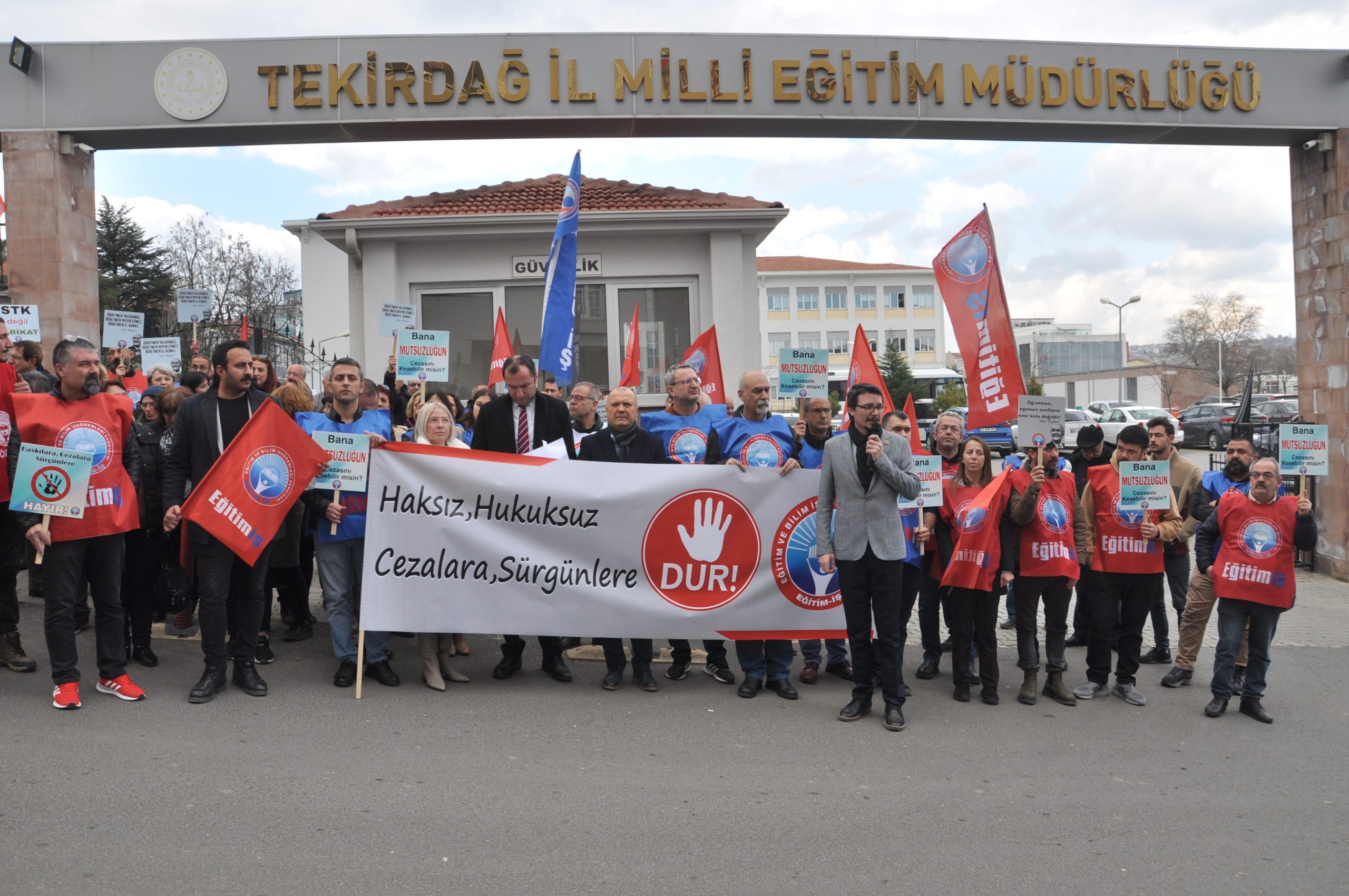 “DEMOKRASİYE SAHİP ÇIKMALIYIZ”