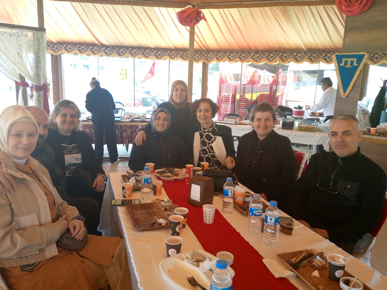 Lavanta bahçesinde kahvaltı