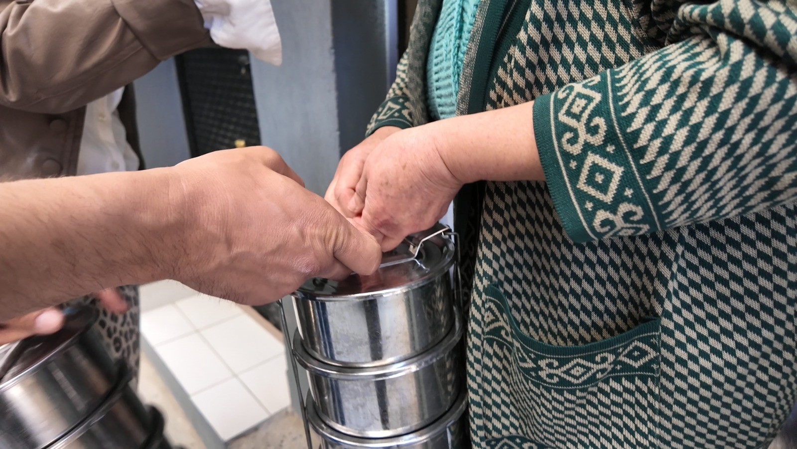 Süleymanpaşa Belediyesinden İhtiyaç Sahiplerine Her Gün Dört Kap Sıcak Yemek