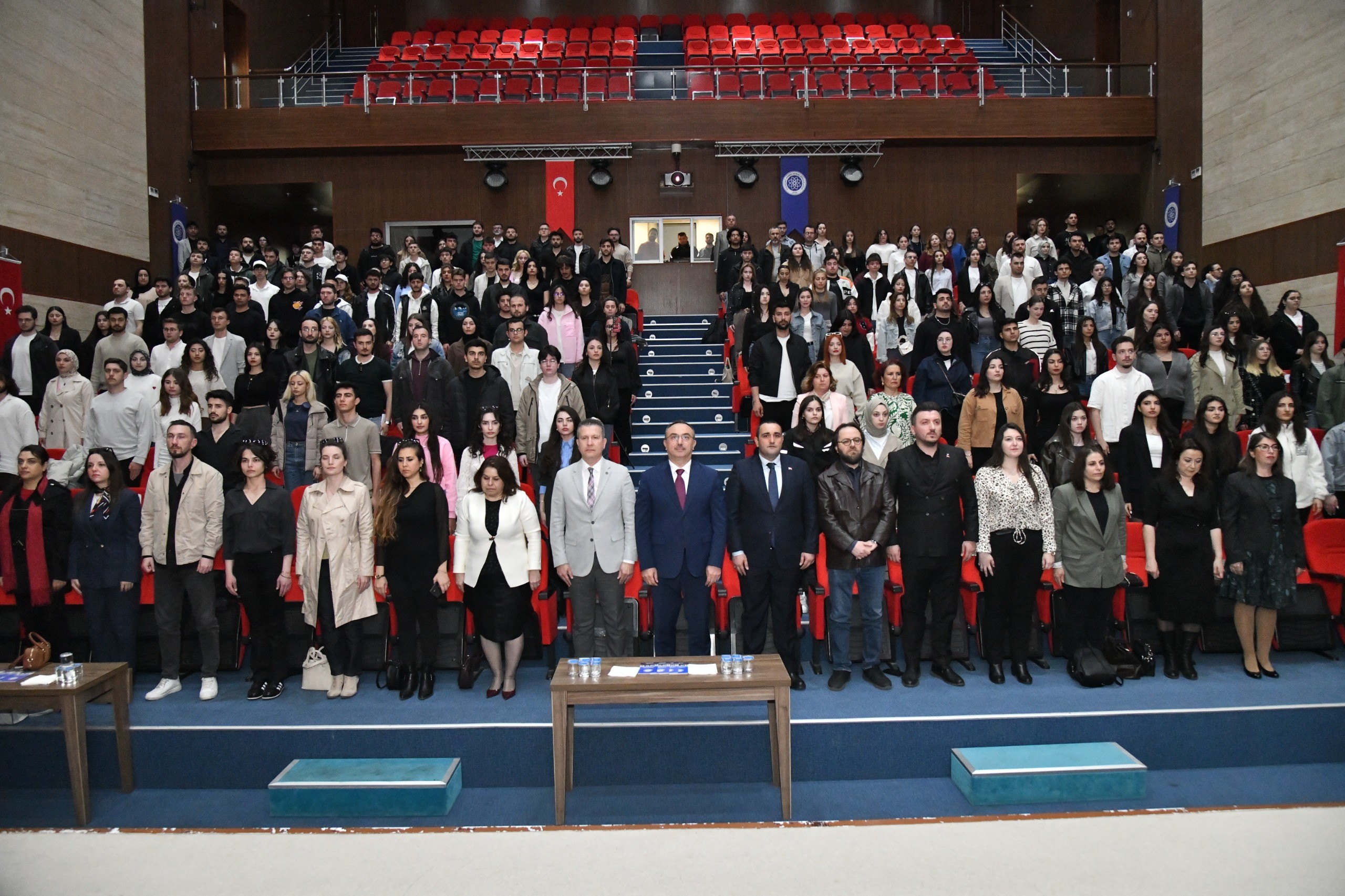 Vali Soytürk Siyaset Bilimi ve Kamu Yönetimi Bölümü Öğrencilerinin Sorularını Yanıtladı