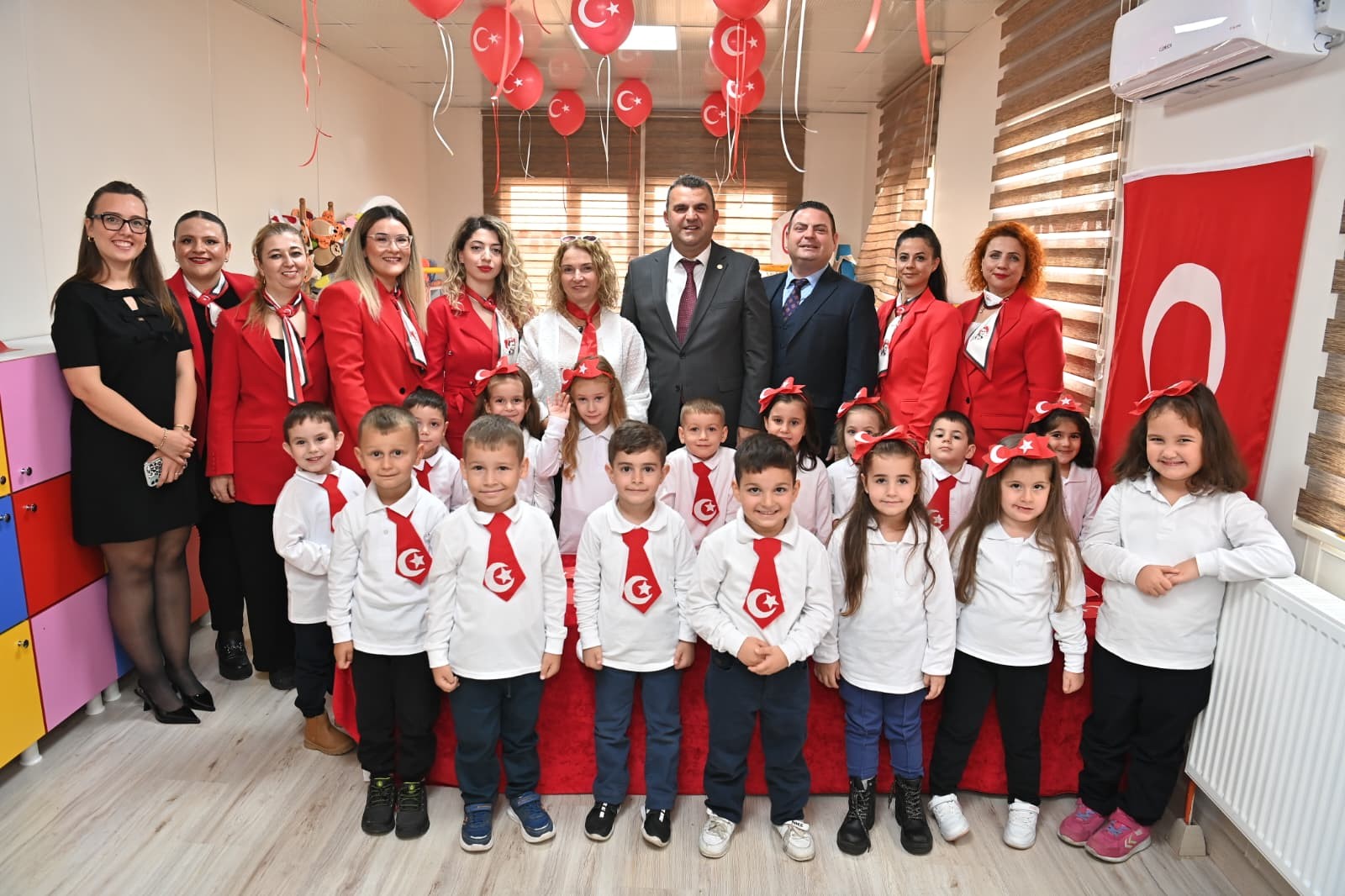 Başkan Volkan Nallar Cumhuriyet Bayramını Çocuklarla Kutladı