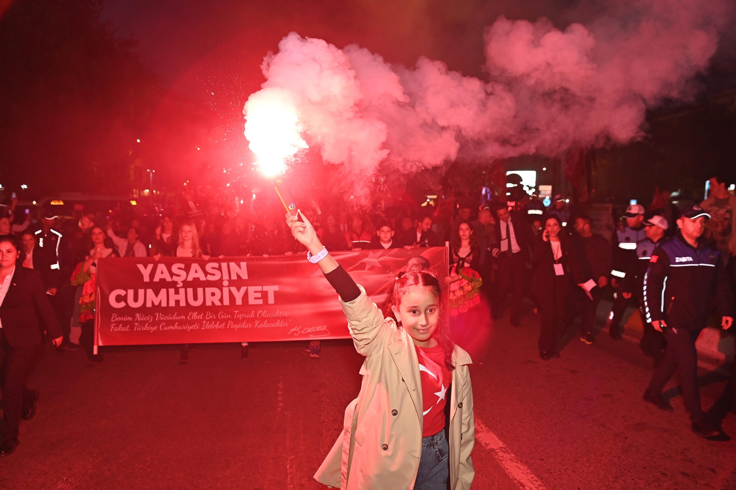 Cumhuriyet Kortejinde Bayram Coşkusu Sele Dönüştü