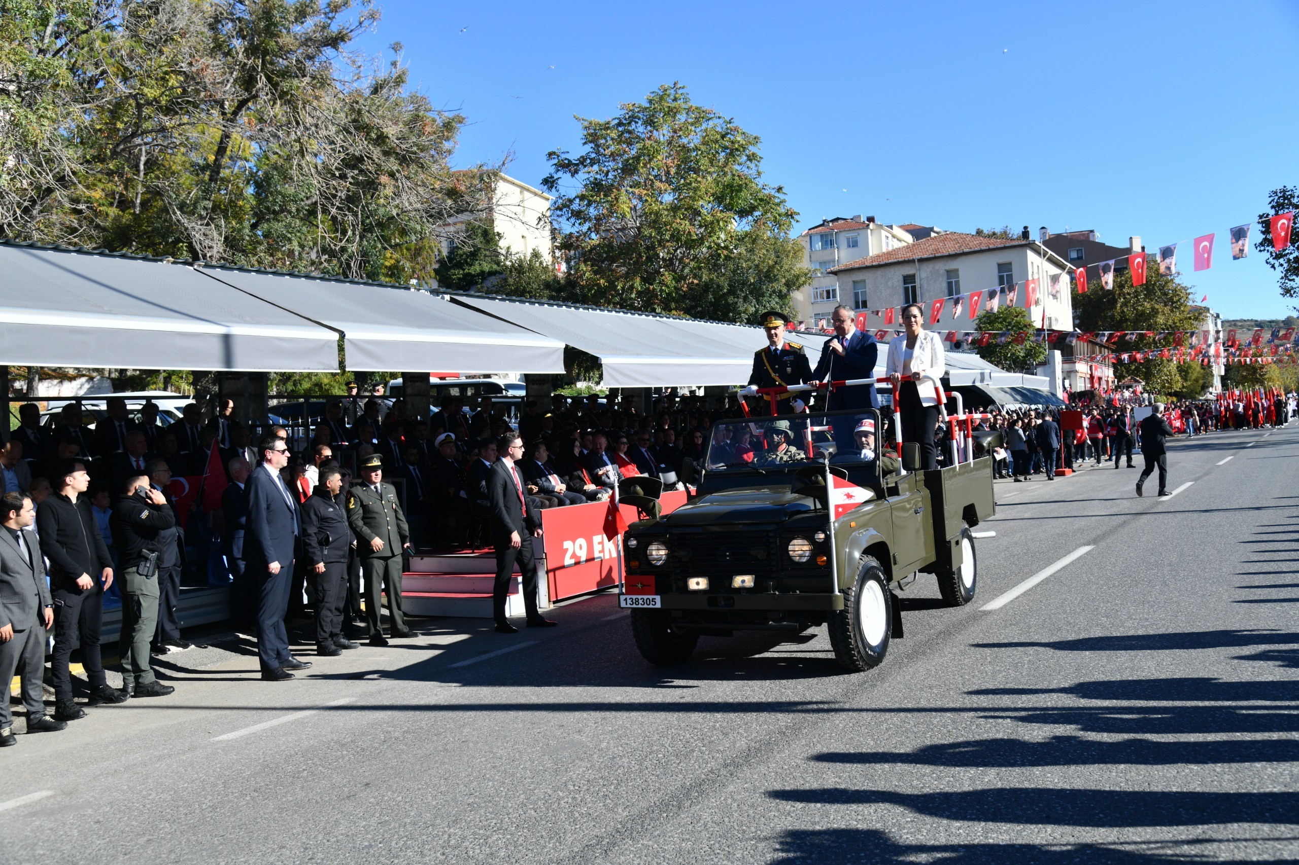Cumhuriyetimizin 102. Yılı Vatandaşlarımızın Yoğun Katılımıyla Sahilde Düzenlenen Törenle Kutlandı