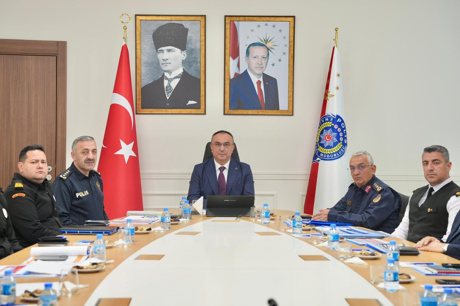 Vali Soytürk İl Emniyet Müdürlüğünü Ziyaret Etti