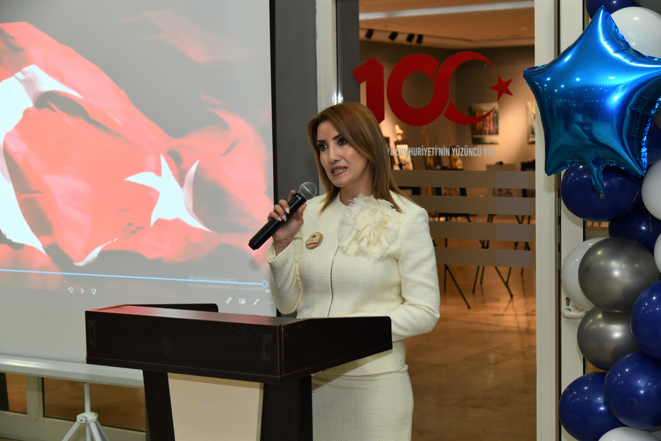 Vali Soytürk “İyileştiren Kütüphane” Resim Sergisinin Açılışını Yaptı