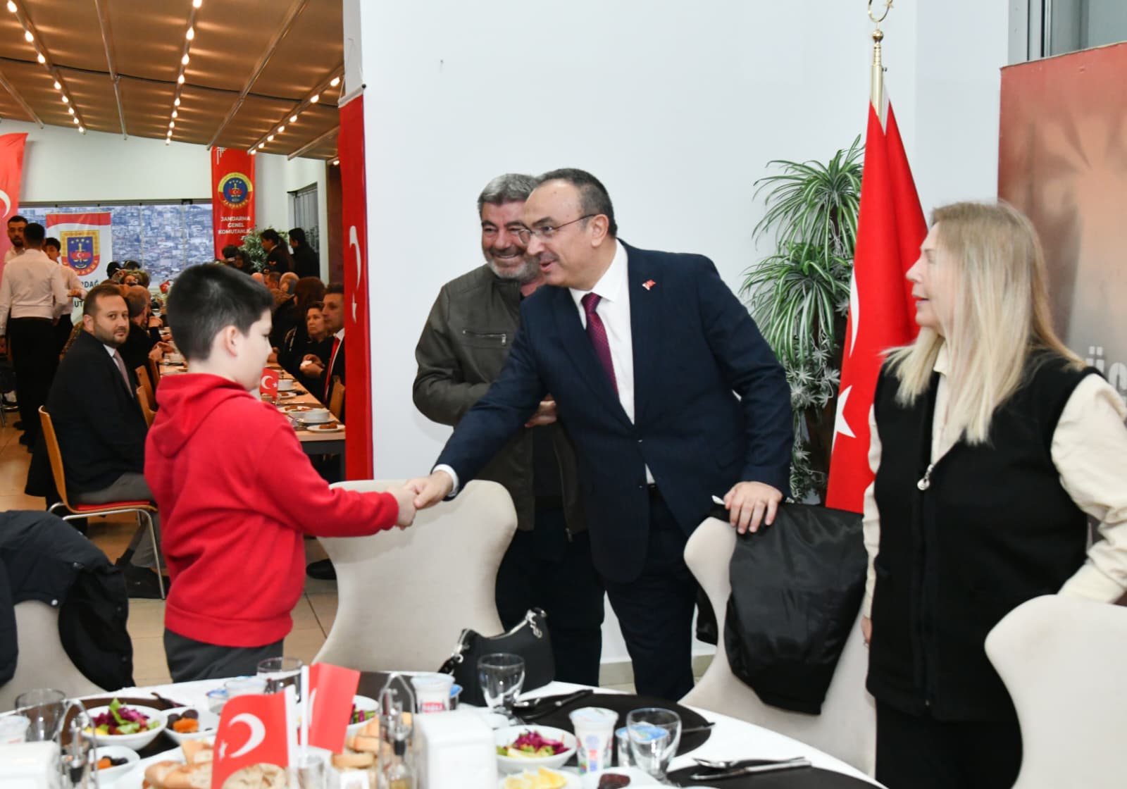 Vali Soytürk ve Eşi Nurdan Soytürk Jandarmalar, Şehit Aileleri ve Gazilerle İftar Yaptı