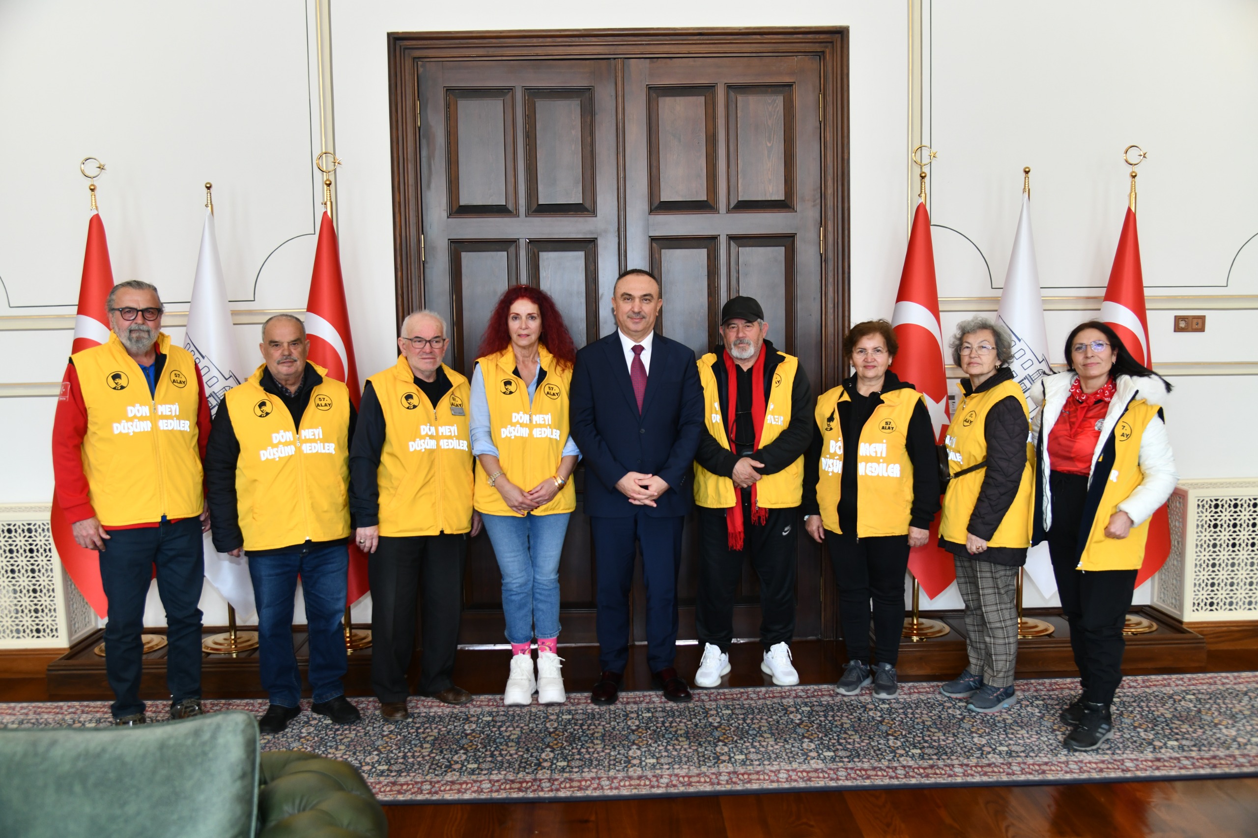 57. Alayı Yaşatma ve Araştırma Gönülleri Derneği Başkan ve Yönetim Kurulu Üyeleri Vali Soytürk’ü Ziyaret Etti