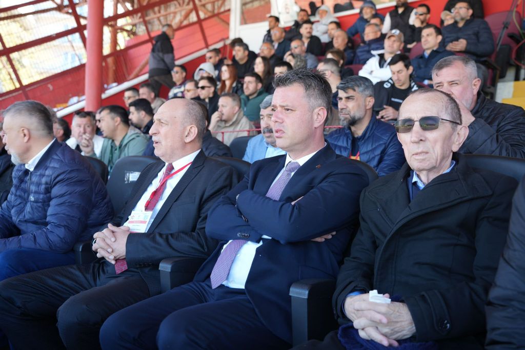 Başkan Sarıkurt`tan Çorluspor 1947`ye Destek