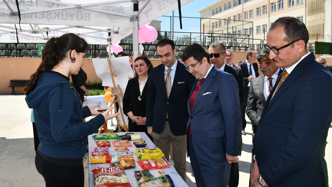 İl Millî Eğitim Müdürü Dr. Aziz Yeniyol, “Glutensiz ve Hareketli Yaşam Etkinliği” ne Katıldı