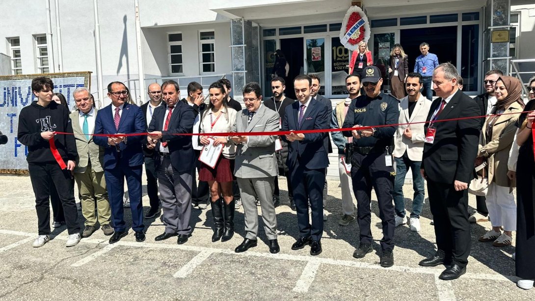 İl Millî Eğitim Müdürü Dr. Aziz Yeniyol Üniversite Tanıtım Fuarı’na Katıldı