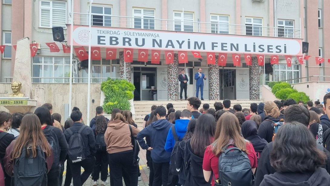 İlçe Milli Eğitim Müdürü Fahri Kırmızı İlçemiz Ebru Nayim Fen Lisesinde Bayrak Töreni’ne Katıldı
