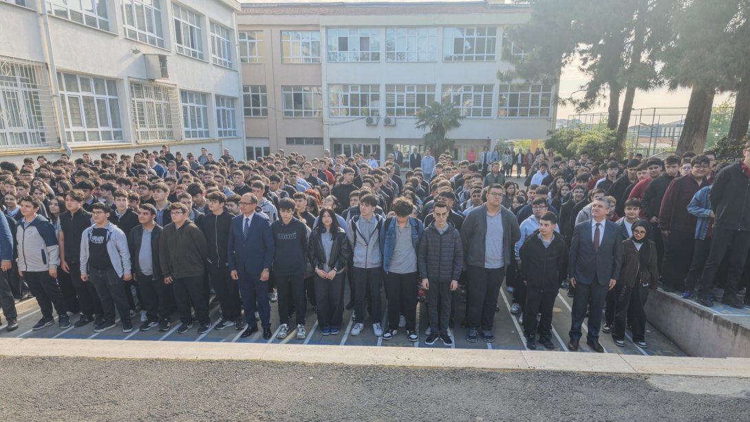 İlçe Milli Eğitim Müdürü Fahri Kırmızı Tekirdağ Mesleki ve Teknik Anadolu Lisesinde Bayrak Töreni’ne katıldı.