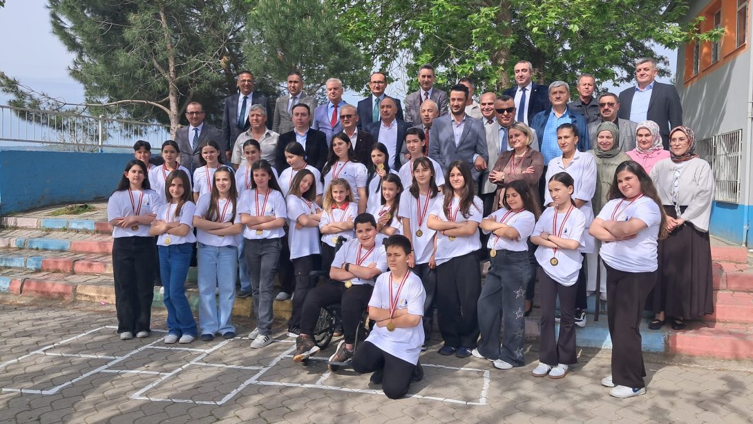 KARADENİZ ORTAOKULUNDA E- TWİNİNG ÖDÜL TÖRENİ DÜZENLENDİ