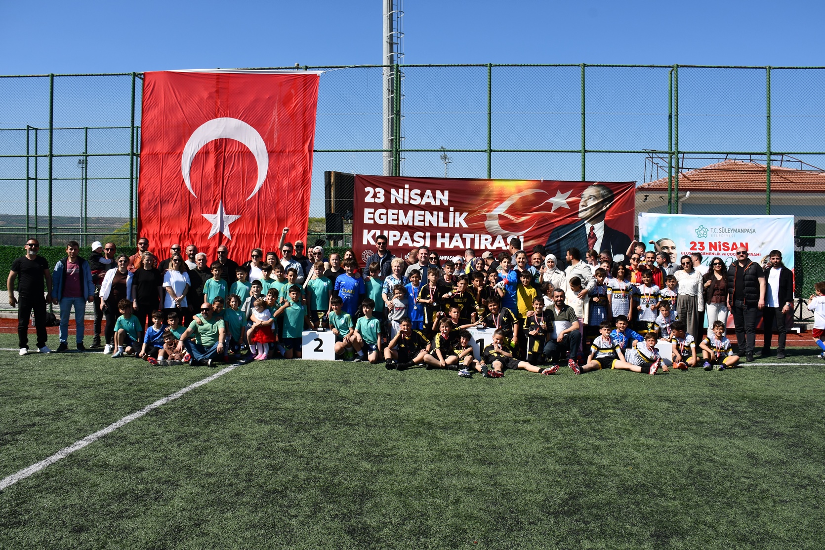 Minik Sporcular Çocuk Bayramında Futbol Şöleni Yaşattılar