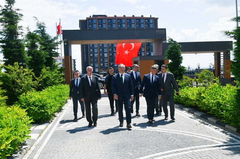 Vali Soytürk Şehit Erkan Tütüncüler’in Ailesini Ziyaret Etti