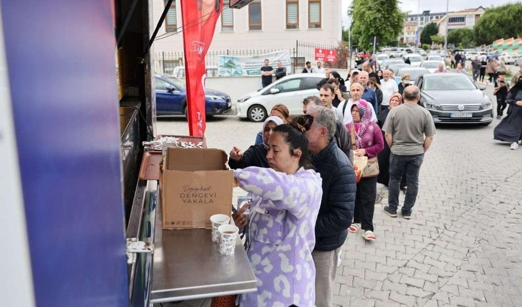BÜYÜKŞEHİR SINAV HEYECANINDA ÖĞRENCİLERİ YALNIZ BIRAKMADI