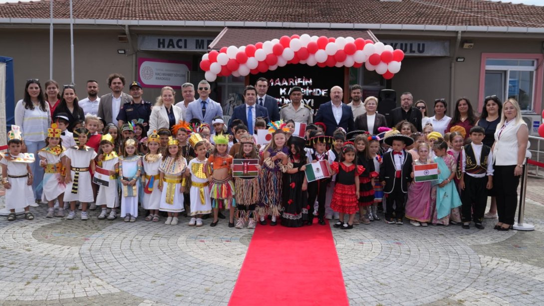 İl Millî Eğitim Müdürü Dr. Aziz Yeniyol “Kültürlerarası Yolculuk Sergisi ve Defilesi” ne Katıldı