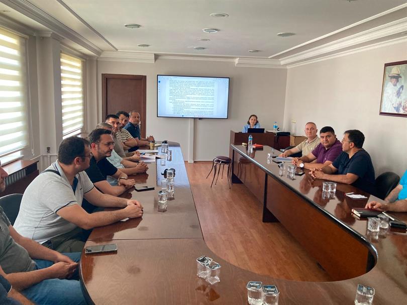 Ticari Etlik ve Yumurtacı Kanatlı İşletmelerinde Biyogüvenlik Eğitimi Düzenlendi