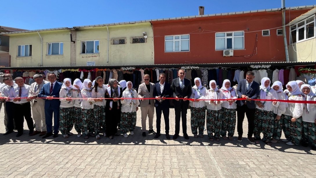 İlçemiz Halk Eğitimi Merkezi Müdürlüğü bünyesinde Karacakılavuz Mahallesi’nde açılan Giyim Üretim Teknolojisi Kursu kursiyerleri tarafından…