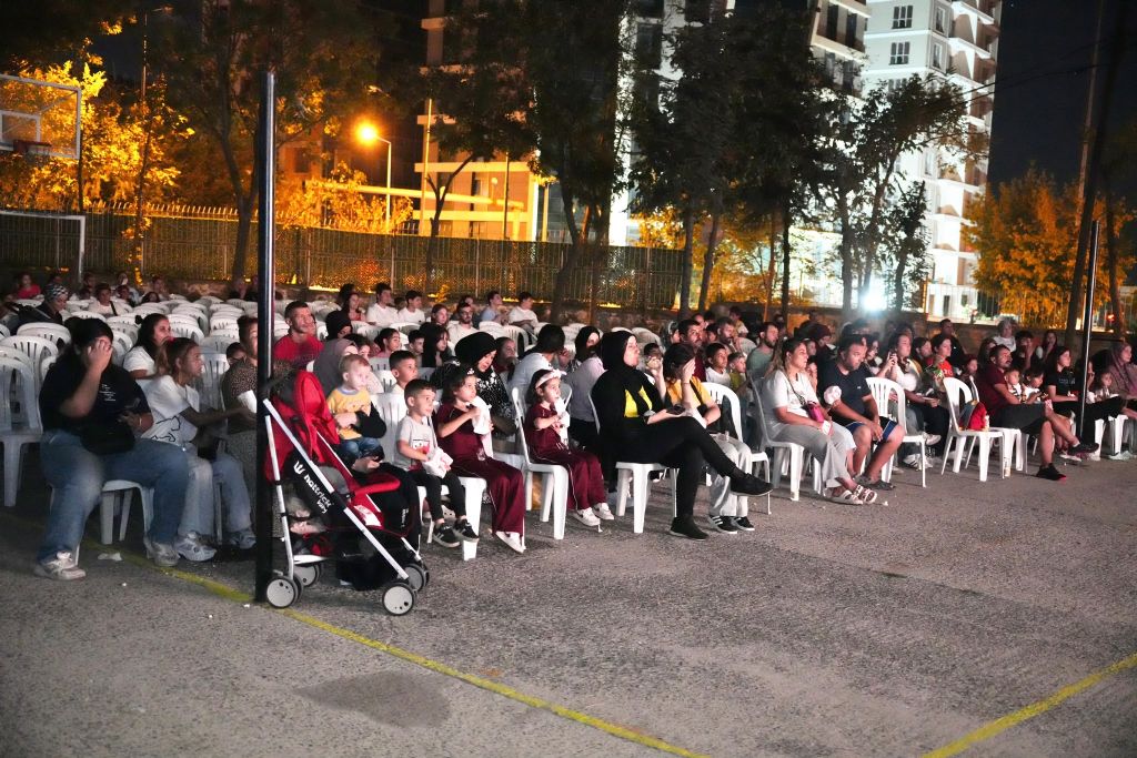 Çorlu`da Açık Havada Sinema Keyfi Devam Ediyor