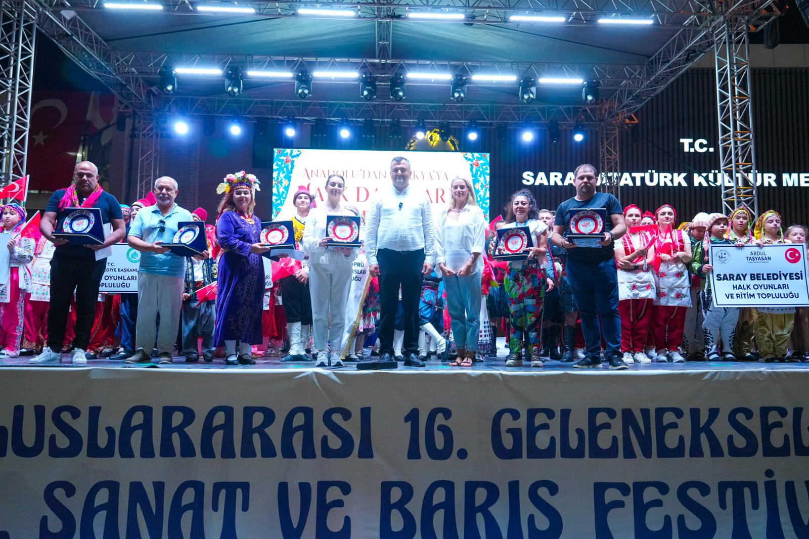 Saray’da dans ve kültür şöleni