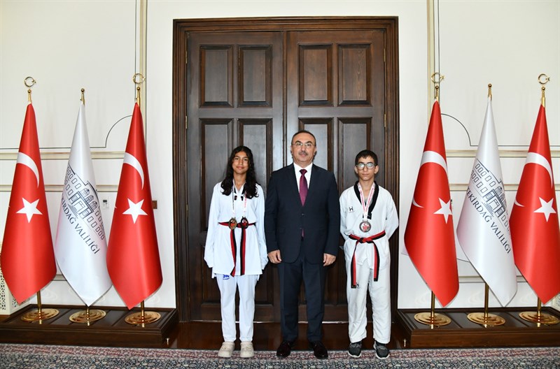 Vali Soytürk Taekwondo Şampiyonası’nda Derece Elde Eden Sporcuları Makamında Kabul Etti