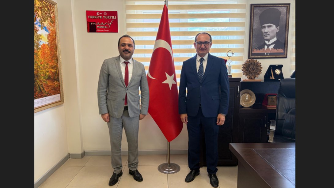 İlçemiz Yunus Emre İlkokulu / Ortaokulu Okul Müdürü İsmail Akkaş İlçe Milli Eğitim Müdürü Fahri Kırmızı’yı Makamında Ziyaret Etti