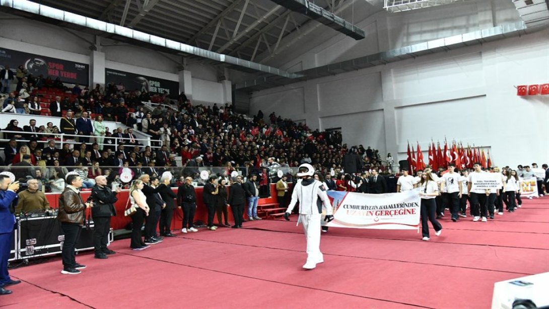 Cumhuriyetimizin 103. Yılı Vatandaşlarımızın Yoğun Katılımıyla Atatürk Kapalı Spor Salonu’nda Düzenlenen Törenle Kutlandı