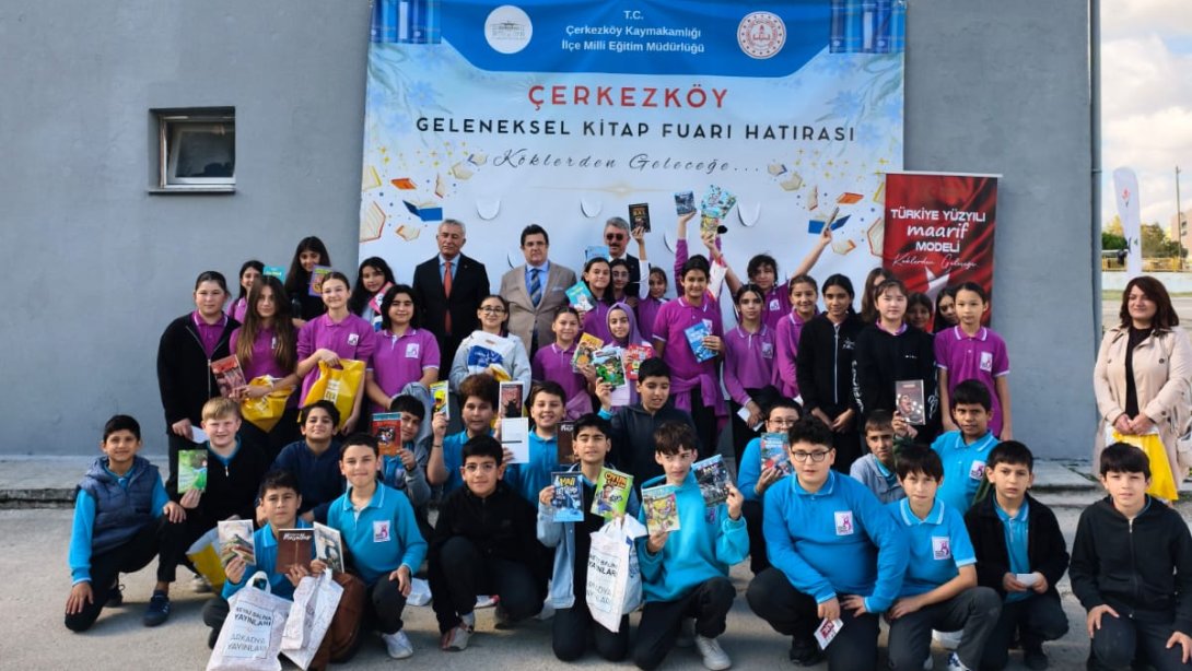 İl Millî Eğitim Müdürü Dr. Aziz Yeniyol, Çerkezköy’deki Kitap Fuarını Ziyaret Etti