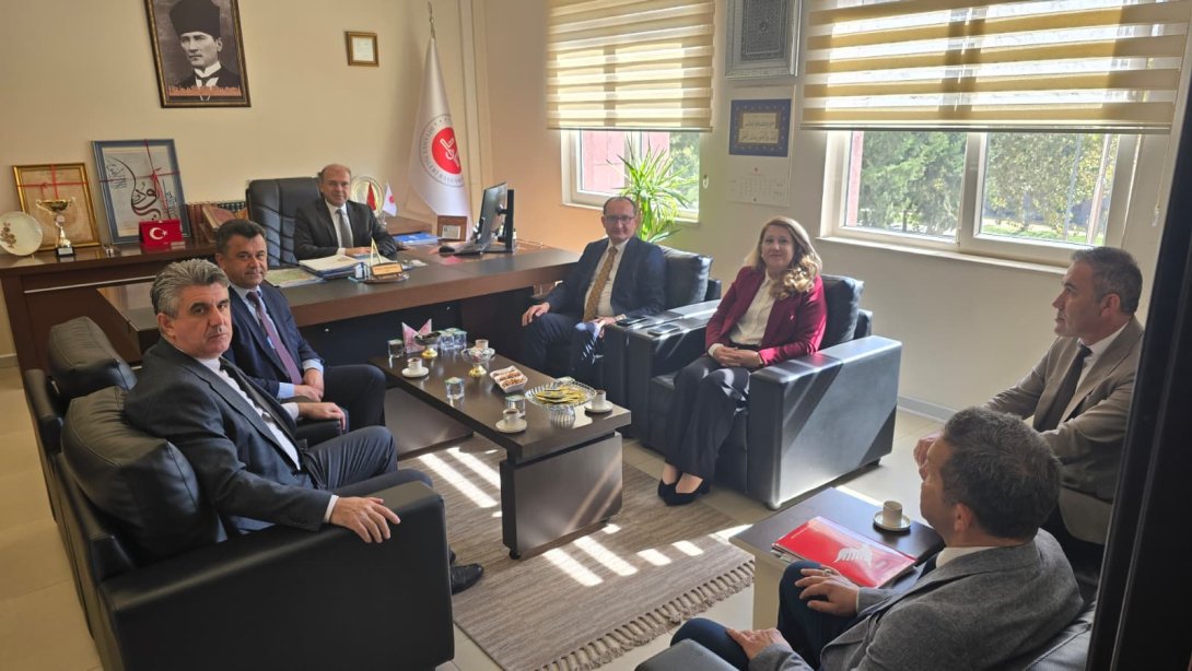 İlçe Millî Eğitim Müdürümüz Fahri Kırmızı ile Şube Müdürlerimiz ve Beraberinde Okul ve Kurum Müdürlerimiz İlçe Müftümüz İbrahim Türedioğlu’nu Ziyaret Etti