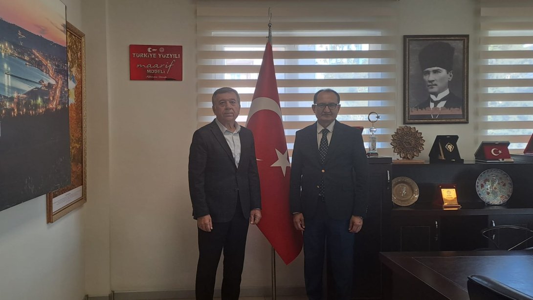 Madeni Eşya ve Ağaç İşleri Sanatkarları Esnaf Odası Başkanı Münür Kılıç İlçe Millî Eğitim Müdürü Fahri Kırmızı’yı Ziyaret Etti