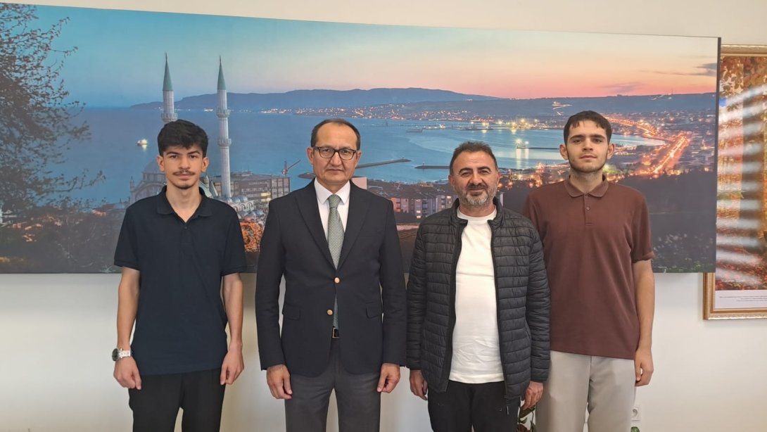 Tekirdağ İnsanî Yardım Derneği Başkanı Süleyman Çalışkan ve Yönetim Üyeleri İlçe Millî Eğitim Müdürümüz Fahri Kırmızı’yı Makamında Ziyaret Etti
